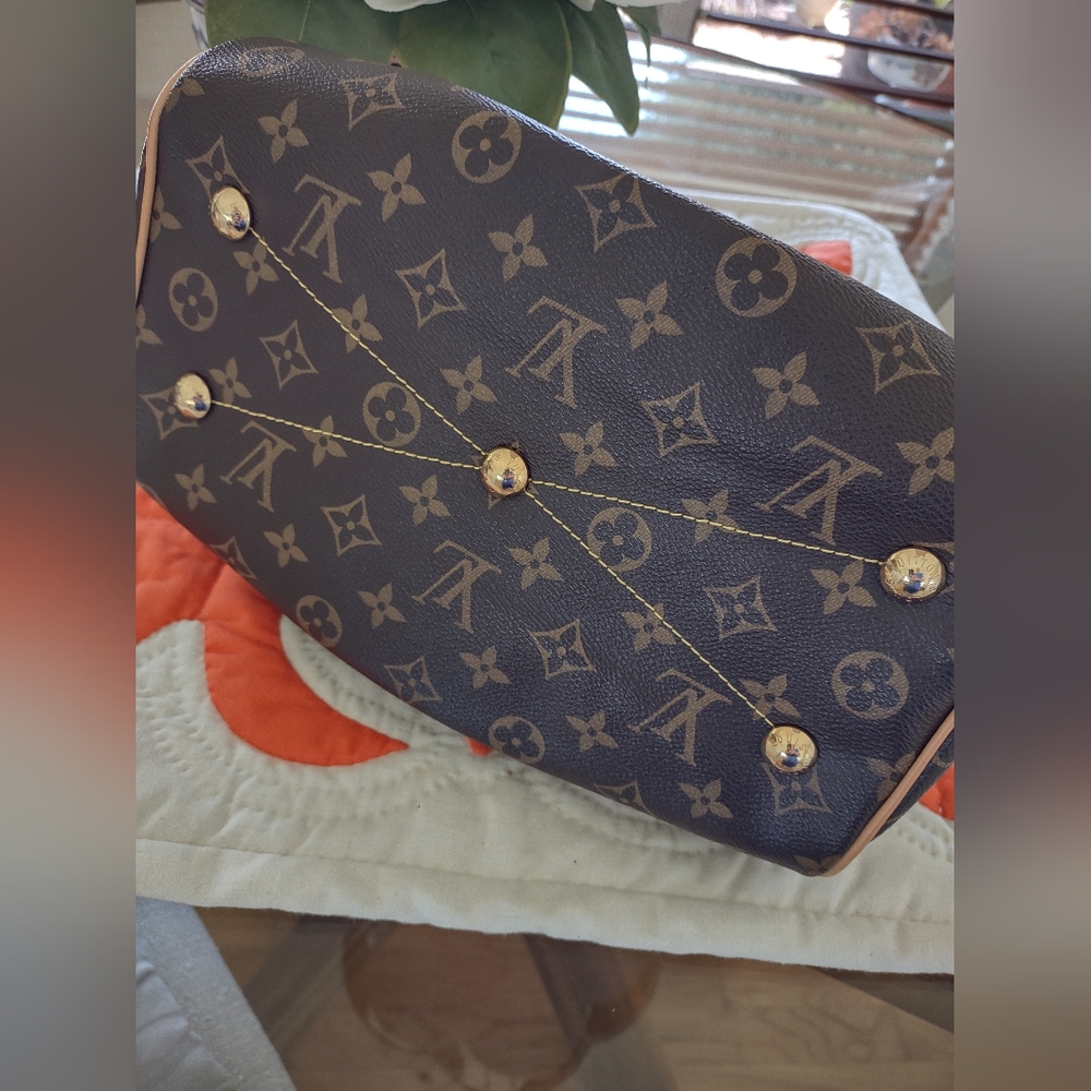Louis Vuitton Monogram Tivoli PM Handbag - Picture 10 of 11